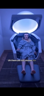 Chloe Fineman feet photo thumbnail