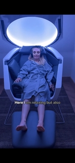 Chloe Fineman feet photo thumbnail