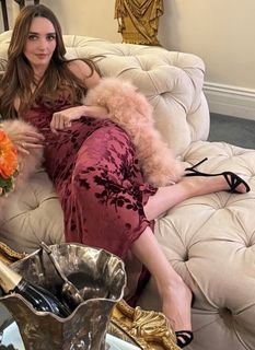 Chloe Fineman feet photo thumbnail