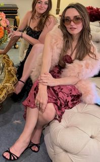 Chloe Fineman feet photo thumbnail