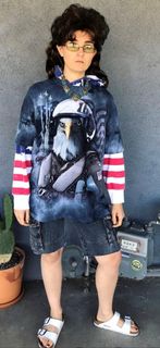 Chloe Fineman feet photo thumbnail