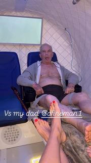 Chloe Fineman feet photo thumbnail