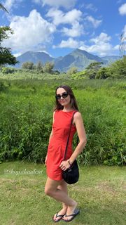 Chloe Fineman feet photo thumbnail