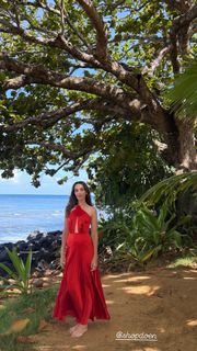 Chloe Fineman feet photo thumbnail