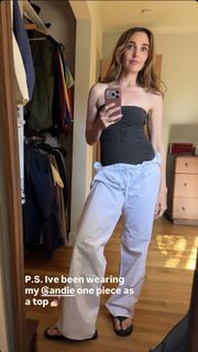 Chloe Fineman feet photo 1
