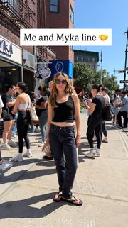 Chloe Fineman feet photo 3