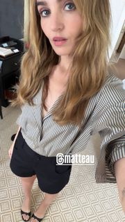 Chloe Fineman feet photo 1