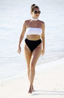 Chloe Goodman feet photo 9
