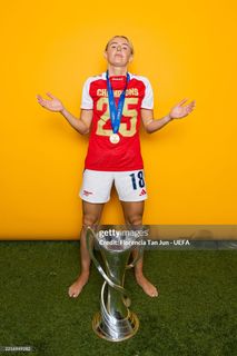 Chloe Kelly feet photo thumbnail