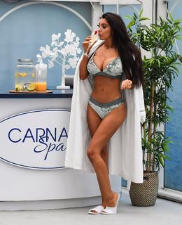 Chloe Khan feet photo 1