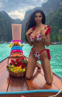 Chloe Khan feet photo 4