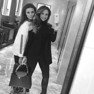 Chloe Lewis feet photo 3
