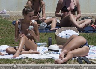 Chloe Lewis feet photo 3