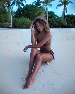 Chloe Lewis feet photo 13
