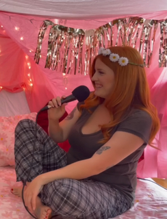 Chloe Maddren feet photo thumbnail