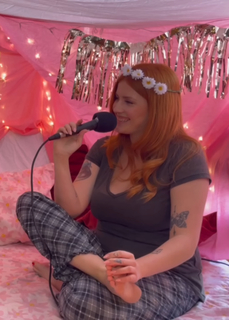 Chloe Maddren feet photo thumbnail