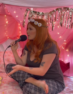 Chloe Maddren feet photo thumbnail