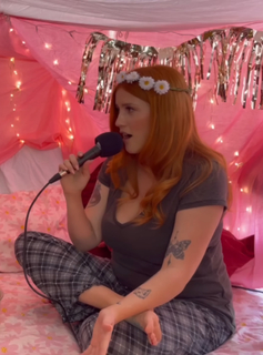 Chloe Maddren feet photo thumbnail