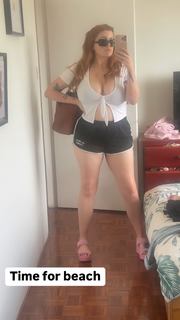 Chloe Maddren feet photo thumbnail