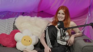 Chloe Maddren feet photo thumbnail