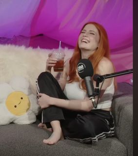 Chloe Maddren feet photo thumbnail