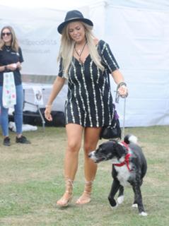 Chloe Meadows feet photo thumbnail