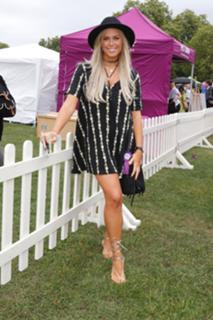 Chloe Meadows feet photo thumbnail