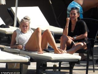 Chloe Meadows feet photo thumbnail