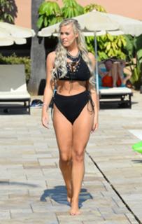 Chloe Meadows feet photo thumbnail