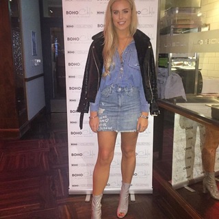 Chloe Meadows feet photo thumbnail