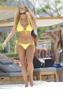 Chloe Meadows feet photo thumbnail