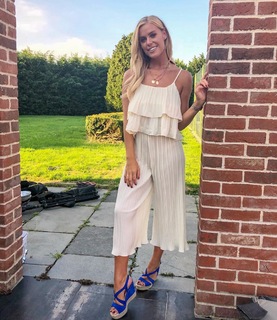 Chloe Meadows feet photo thumbnail