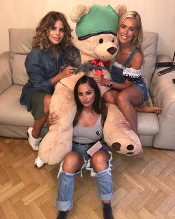Chloe Meadows feet photo thumbnail