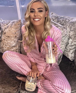 Chloe Meadows feet photo thumbnail
