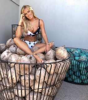 Chloe Meadows feet photo thumbnail