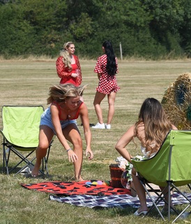 Chloe Meadows feet photo thumbnail