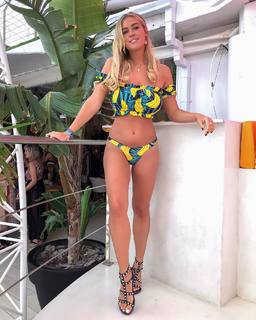 Chloe Meadows feet photo thumbnail