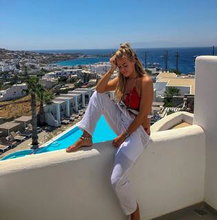 Chloe Meadows feet photo thumbnail