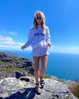 Chloe Meadows feet photo thumbnail