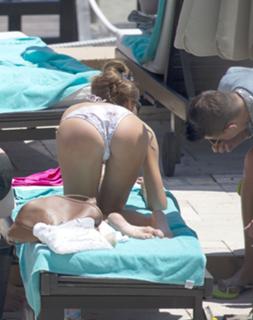 Chloe Sims feet photo thumbnail