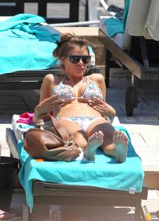 Chloe Sims feet photo thumbnail