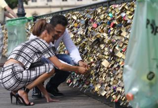 Chloe Sims feet photo thumbnail