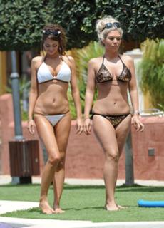 Chloe Sims feet photo thumbnail