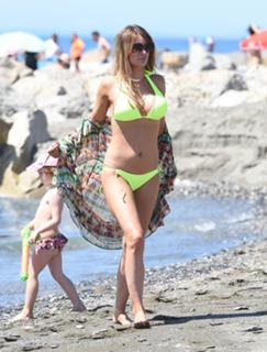 Chloe Sims feet photo thumbnail