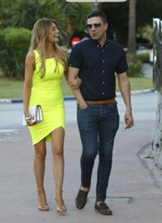 Chloe Sims feet photo thumbnail