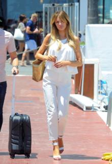 Chloe Sims feet photo thumbnail