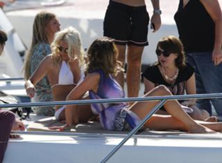 Chloe Sims feet photo thumbnail