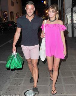 Chloe Sims feet photo thumbnail