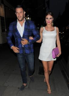 Chloe Sims feet photo thumbnail