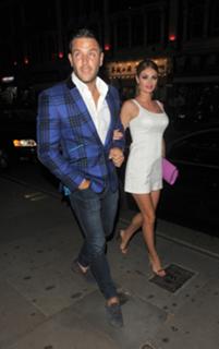 Chloe Sims feet photo thumbnail